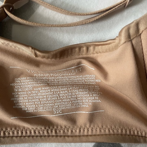 Victoria’s Secret Push Up Bra. Size 32C - Picture 4 of 4